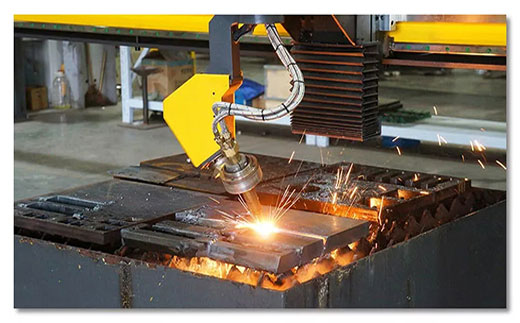 上Ｄ瞎2810米超长跨距无限回转数控坡口切割机调试