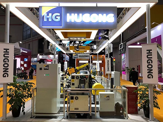 进博会首日南宫28意大利CEA展位展品机械人焊接系统