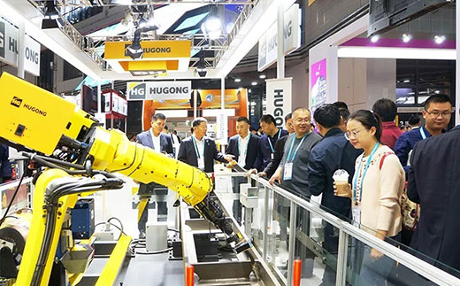 第二届进博会南宫28意大利CEA展位机械人系统受到极大关注